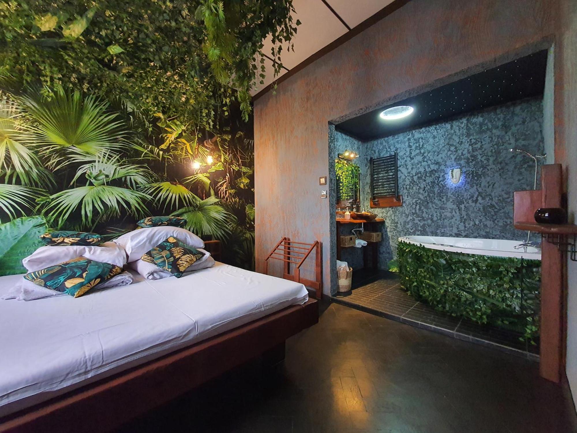 Tropicana Jacuzzi Apartment Krakow Ngoại thất bức ảnh